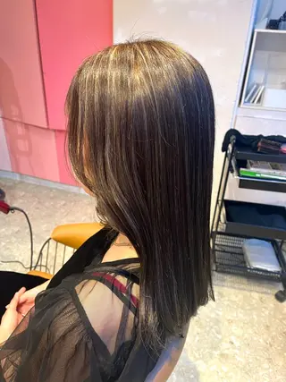 セミロング カラー うしだ かおるのヘアスタイル