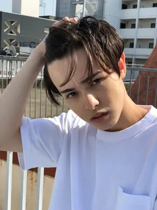 ショート メンズ 顔周りレイヤーカット ブリーチminamiのヘアスタイル