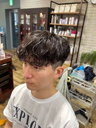 ショート パーマ メンズ 鶴田 将清のヘアスタイル