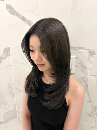セミロング カラー 内海 こはるのヘアスタイル