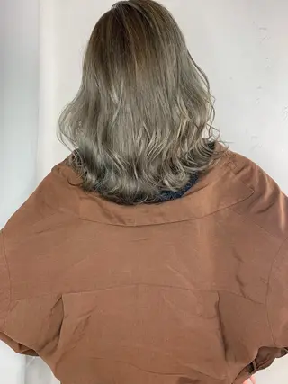ミディアム カラー Luxbe hakataのヘアスタイル