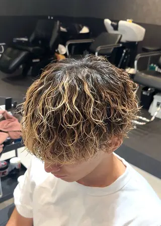 ミディアム カラー パーマ メンズ パーマ特化美容師🔥 フジモト ライのヘアスタイル