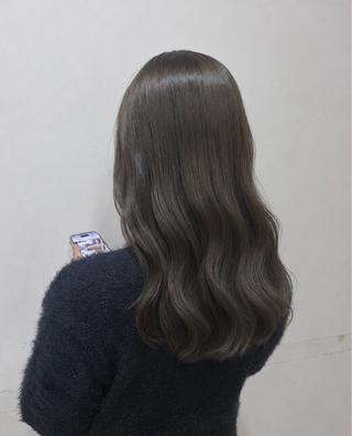 カラー NEIRO/ベージュ /グレージュのヘアスタイル
