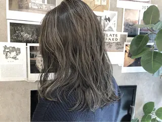 セミロング カラー 顔周りレイヤーカット ブリーチminamiのヘアスタイル