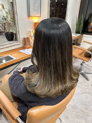 セミロング 松﨑 璃咲のヘアスタイル