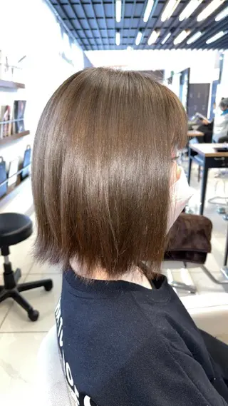 ショート カラー LiTA長嶺 小佐井悠未のヘアスタイル