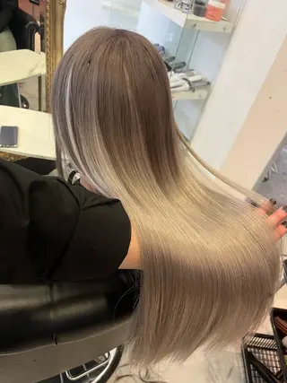 ロング ケアブリーチ&シール エクステの店和田翔莉のヘアスタイル