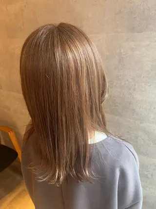 カラー MARIA / BRICKのヘアスタイル