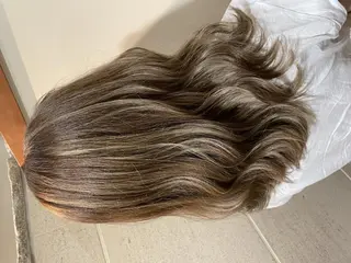 ミディアム カラー ハイトーン得意😍 Lumiereのヘアスタイル