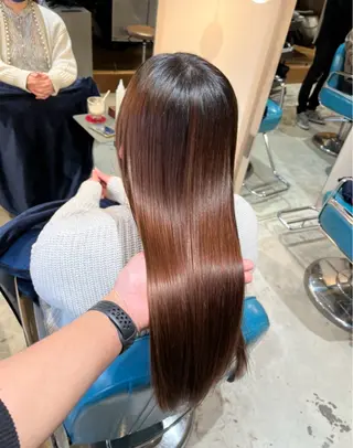 セミロング 必ず笑顔で帰っていた だきます！安田祐貴のヘアスタイル