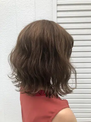 ミディアム カラー 永沼 真依のヘアスタイル