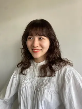 セミロング yuu/髪質改善 カラー🌛のヘアスタイル