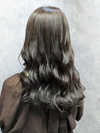 カラー ロング 佐藤 璃咲のヘアスタイル