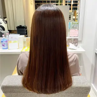 セミロング トップディレクター アヤカのヘアスタイル