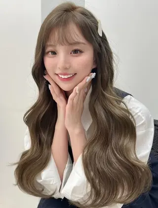 ロング カラー BIZE eclatのヘアスタイル