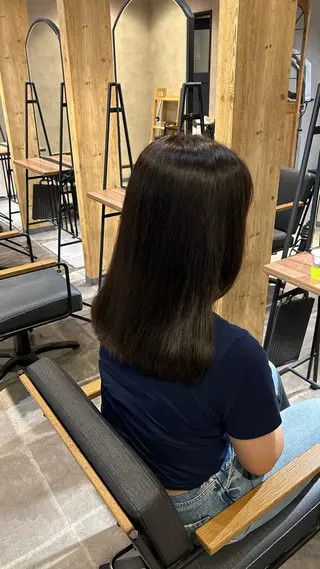 セミロング カラー 伊藤 乃愛のヘアスタイル