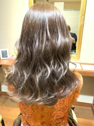 セミロング ハイトーン得意😍 Lumiereのヘアスタイル