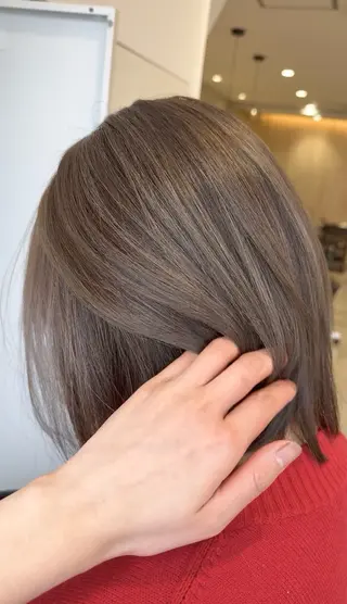 カラー 深田 綾香のヘアスタイル