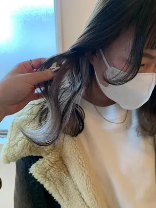 セミロング カラー 本間 結衣のヘアスタイル