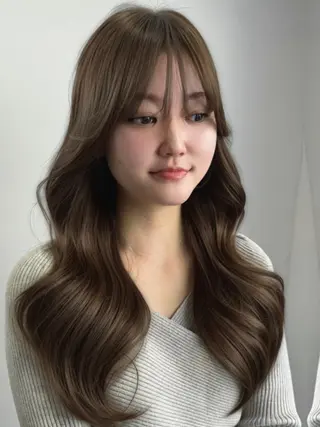 ロング カラー ヘアアレンジ 🫧透明感/ツヤ髪/ ベージュ いちご🍓のヘアスタイル
