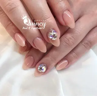 ネイル Quincy ネイル&アイラッシュのマツエク・マツパデザイン