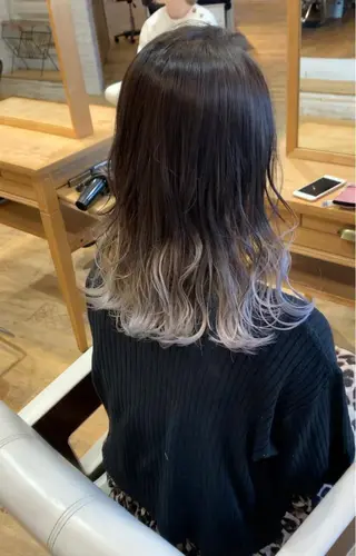 セミロング カラー 天野 利咲のヘアスタイル