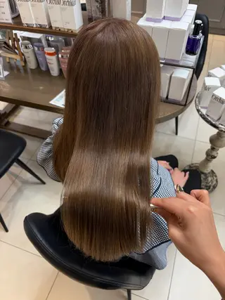 ロング カラー ホナミ🤎ハイトーン /縮毛矯正/アレンジのヘアスタイル