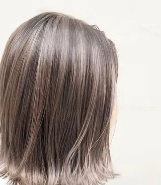 ミディアム ニシキオリ ユウキのヘアスタイル
