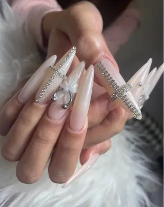 ネイル 𝓐𝓷𝓻𝓲 XiinhNailのネイルデザイン