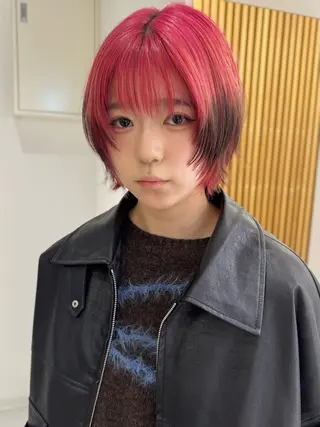 ショート ハッシュカット/ ブリーチ/アスナのヘアスタイル