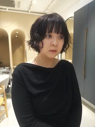 ショート パーマ mika /ミディア ム/透明感カラーのヘアスタイル