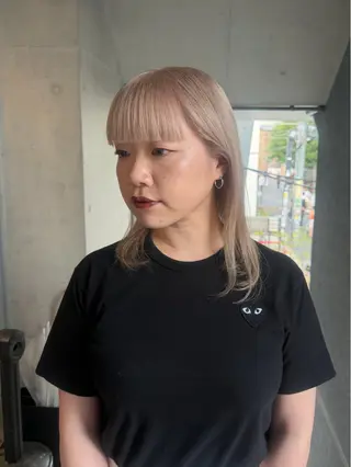 ミディアム カラー ミルクティーベージュ ブリーチ🖤サヤカのヘアスタイル