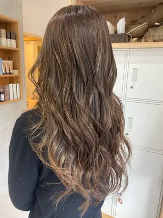ロング カラー ハイライト&ブリーチ 💇🏼‍♀MAHOのヘアスタイル