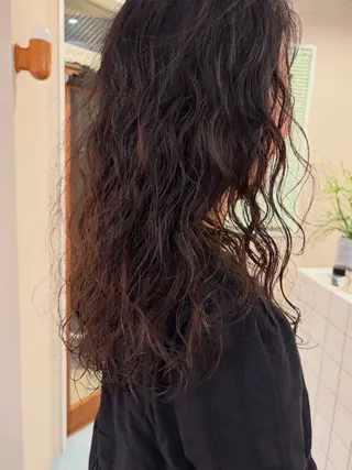 ロング パーマ ニュアンスパーマ🪿 透明感カラー岩波ゆいのヘアスタイル