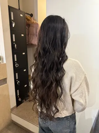 ロング 明 (めい)のヘアスタイル