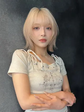 ショート カラー ハイトーン/レイヤー 💜Akaneのヘアスタイル