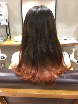 ロング カラー ヘアアレンジ 栗林 実莉のネイルデザイン