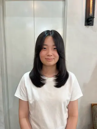 ロング レイヤーカット✩. しみずこなねのヘアスタイル