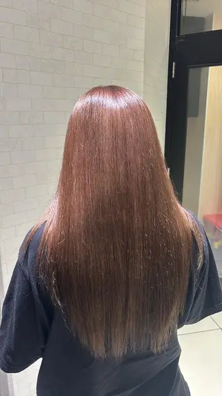 ロング カラー 新開 羽音のヘアスタイル