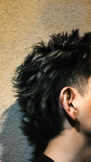 ショート カラー 鈴木 海志のヘアスタイル