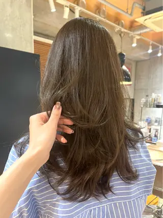ミディアム カラー 🫧うる艶レイヤー /グレージュ🪐リサのヘアスタイル