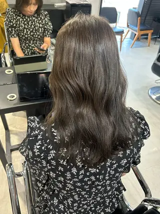 セミロング 【銀座】艶髪/上品な カラー特化/涼/駅近のヘアスタイル