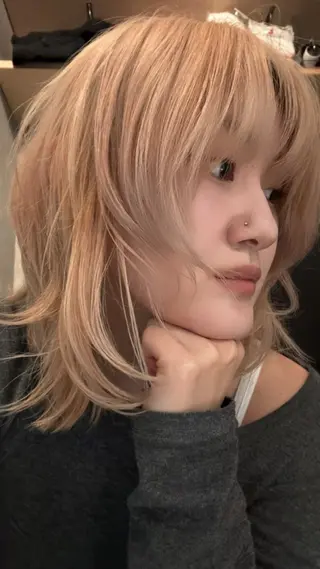 ミディアム 中野 こころのヘアスタイル