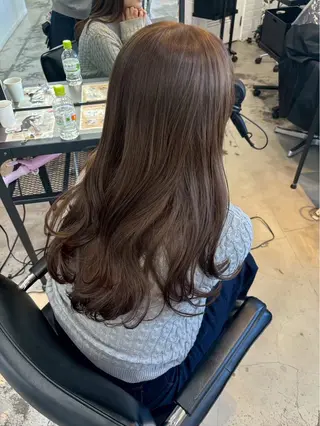 ロング ちなみ／ハイトーン／ デザインカラーのヘアスタイル