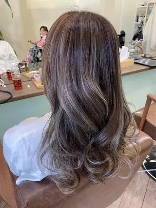 ロング カラー 鶴見 和美のヘアスタイル
