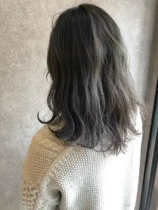 セミロング カラー 顔周りレイヤーカット ブリーチminamiのヘアスタイル