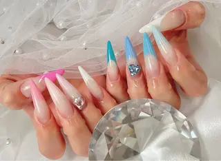 bijou nails 蓮のネイルデザイン