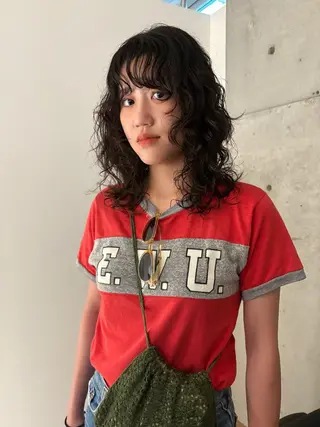 ミディアム 薄暮 マツイ　レンのヘアスタイル