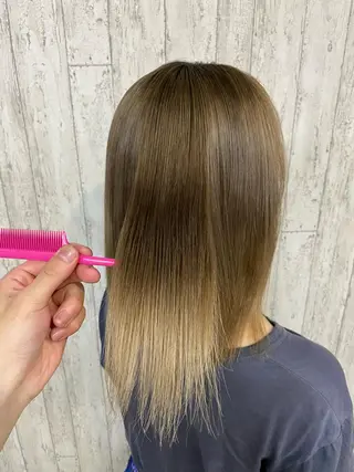セミロング カラー 勝河 怜楊のヘアスタイル