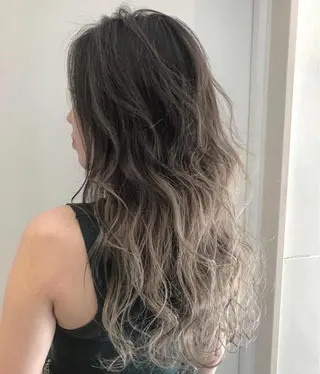 ロング デザインカラーEir 茶屋町/田村のヘアスタイル
